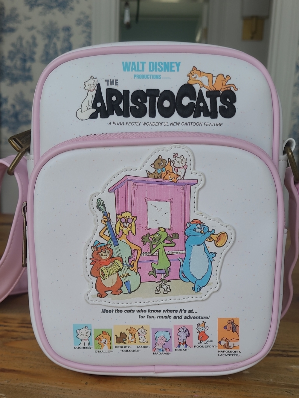 Like New Walt Disney The Aristocats Pink & White Crossbody Bag